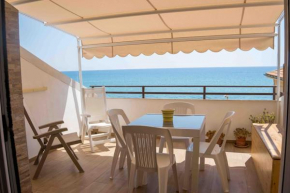 Terrazza finemente ristrutturata di fronte al mare
